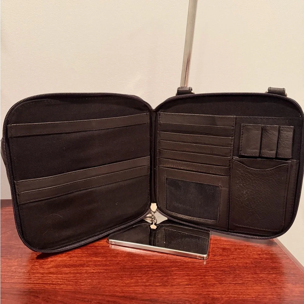 HOBO Black Leather Crossbody Bag - Picture 4 of 8